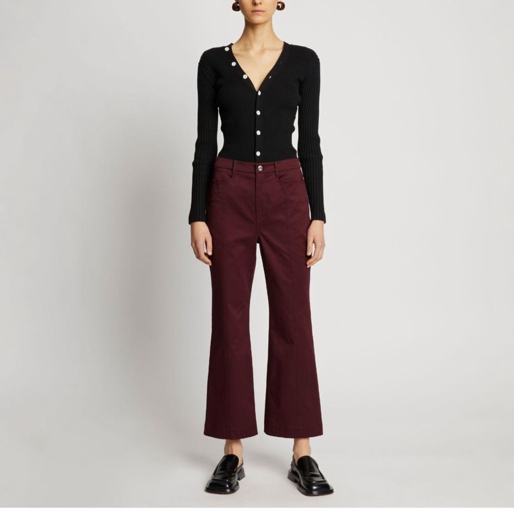 The Cotton Twill Cropped Pants in burgundy